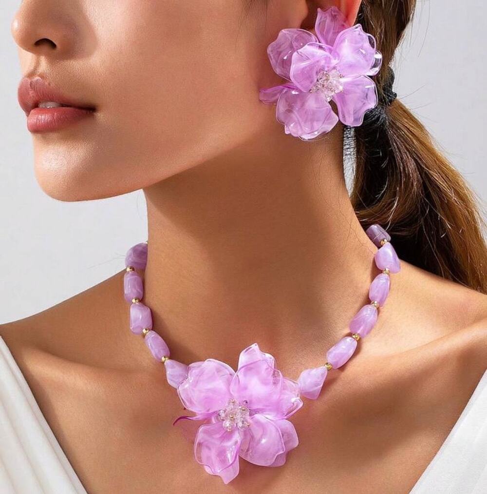 Beautiful pierced gold and purple plastic necklace and large earring set